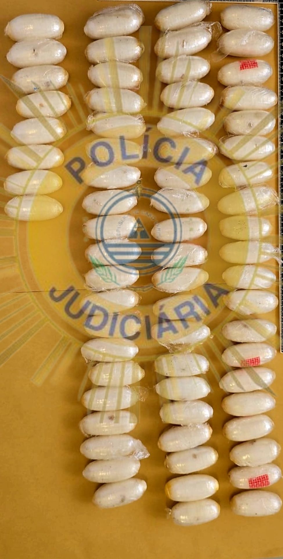 Homem detido no Aeroporto da Praia com 73 cápsulas de droga no organismo fica em prisão preventiva